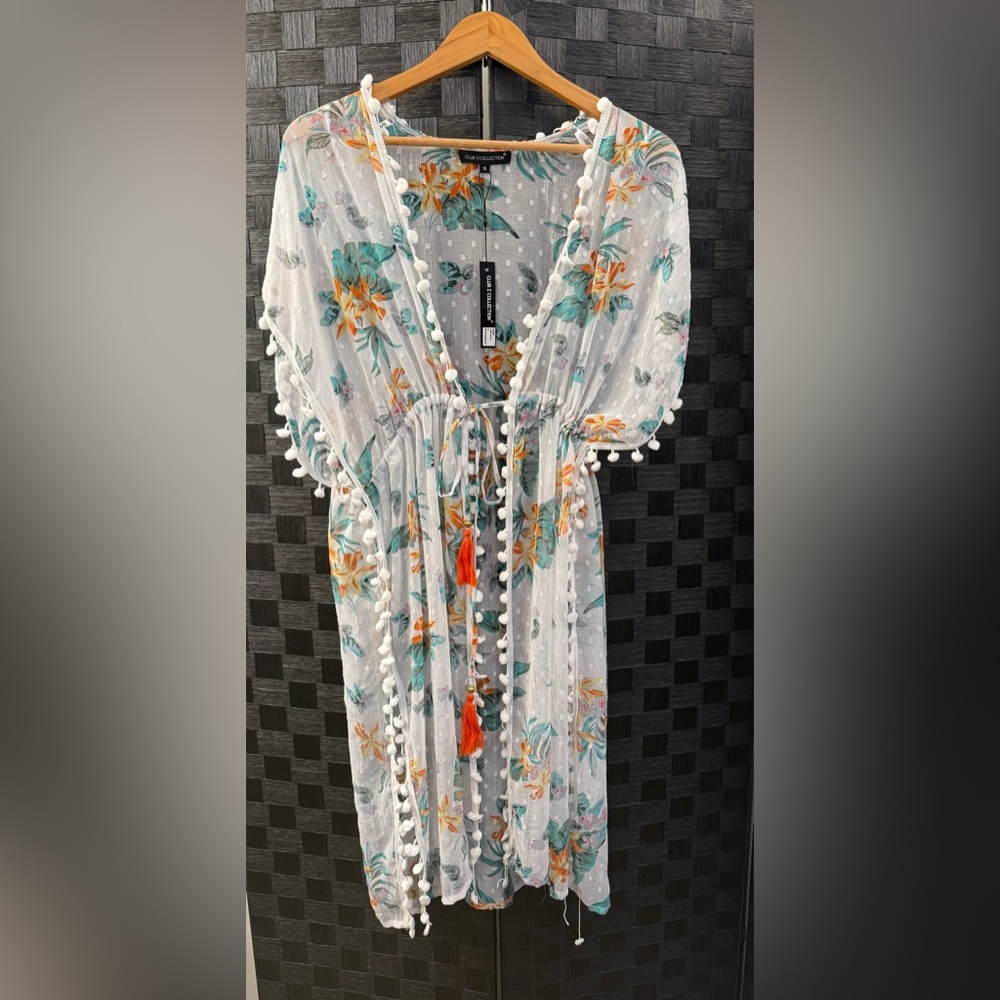 Club Z Collection Kimono-style cover up. Size Small